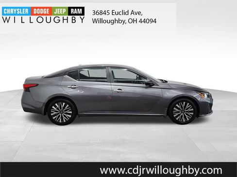 Used 2024 Nissan Altima 2.5 SV FWD image 4