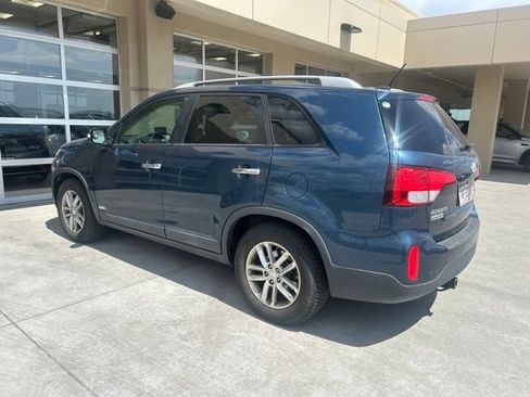Used 2014 Kia Sorento LX w/ LX V6 Convenience Package AWD/4WD image 4