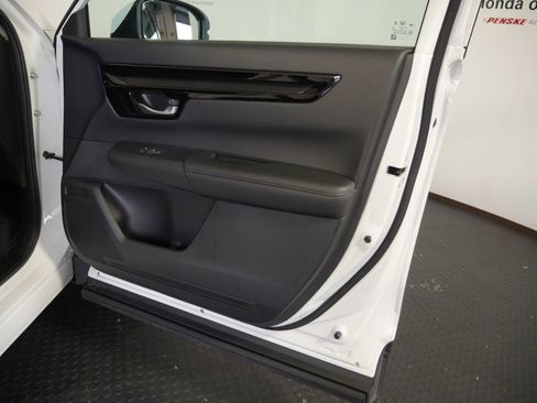 Used 2023 Honda CR-V EX-L image 5