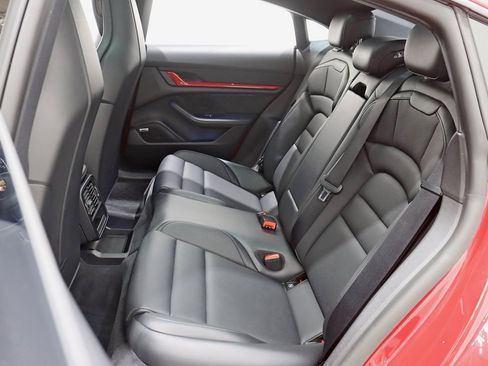 Used 2023 Porsche Taycan 4S w/ Premium Package image 28