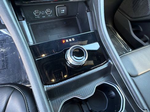 Used 2024 Jeep Grand Cherokee Limited w/ Luxury Tech Group II RWD image 31