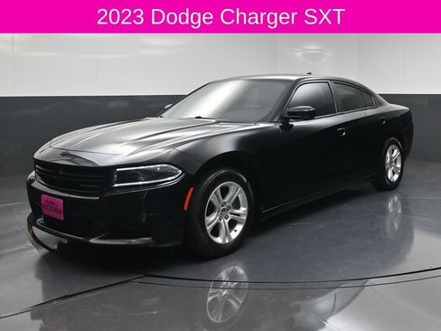 Used 2023 Dodge Charger SXT RWD image 2