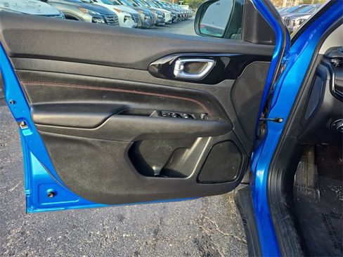 Used 2022 Jeep Compass Trailhawk image 11