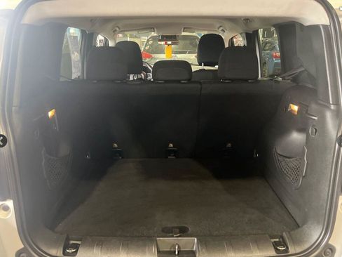 Used 2017 Jeep Renegade Trailhawk AWD/4WD image 4