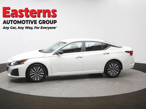 Used 2025 Nissan Altima 2.5 SV FWD image 57