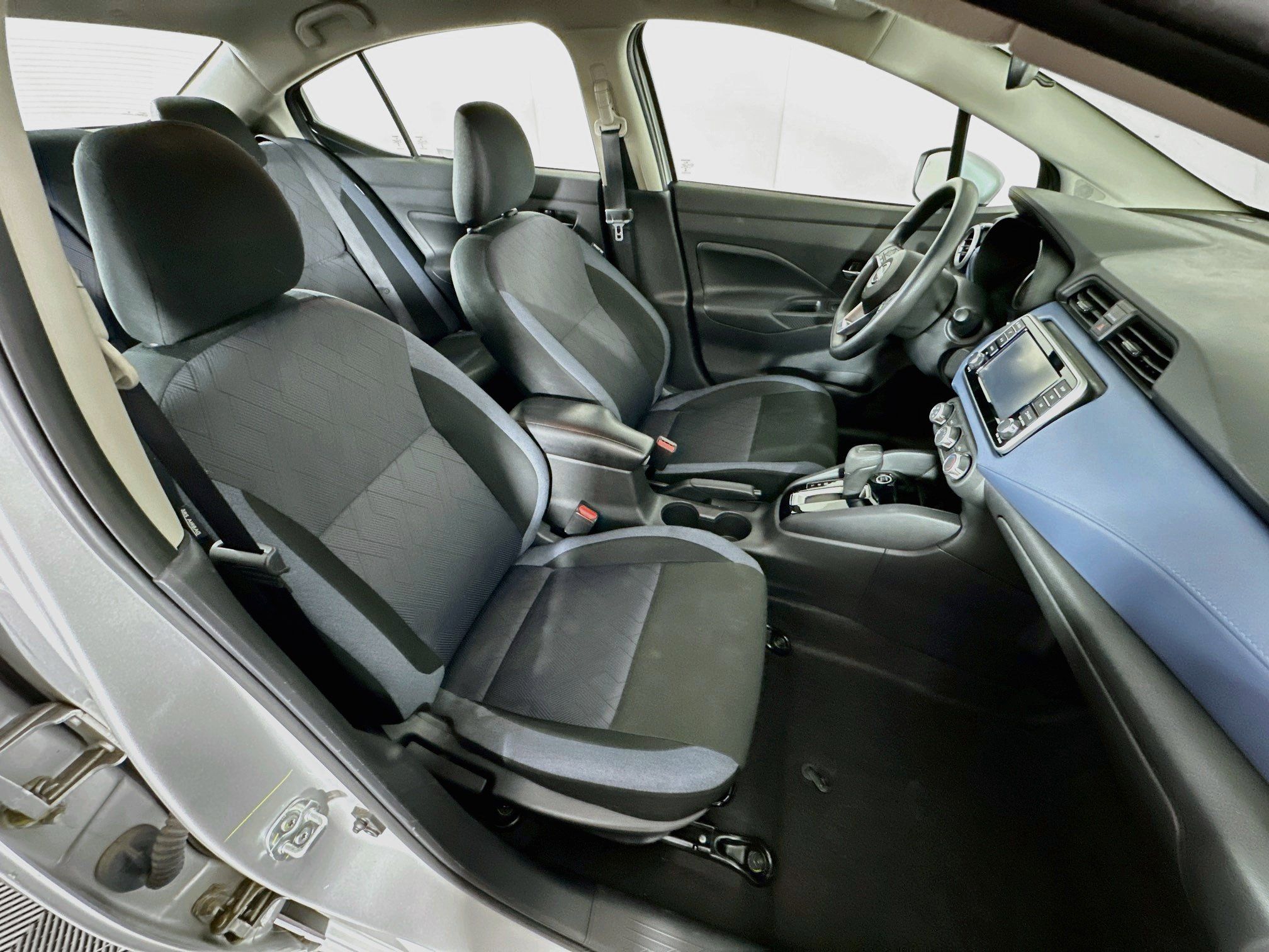 Used 2025 Nissan Versa SV FWD image 29