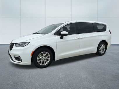 Used 2023 Chrysler Pacifica Touring-L