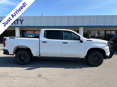 Used 2024 Chevrolet Silverado 1500 Custom Trail Boss w/ Dark Appearance Package AWD/4WD image 2