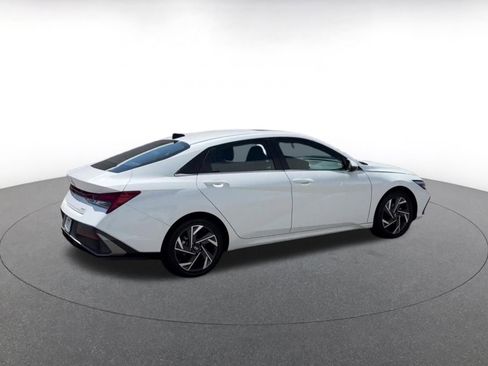 Used 2025 Hyundai Elantra Limited FWD image 15
