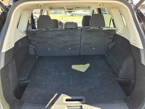 Used 2025 Nissan Rogue SV image 10