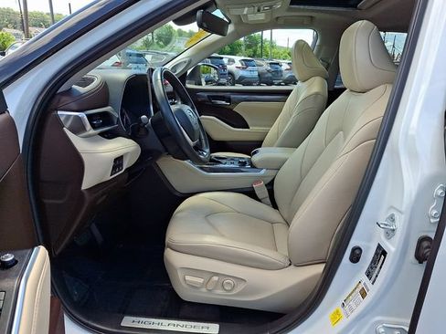Used 2022 Toyota Highlander Limited AWD/4WD image 15