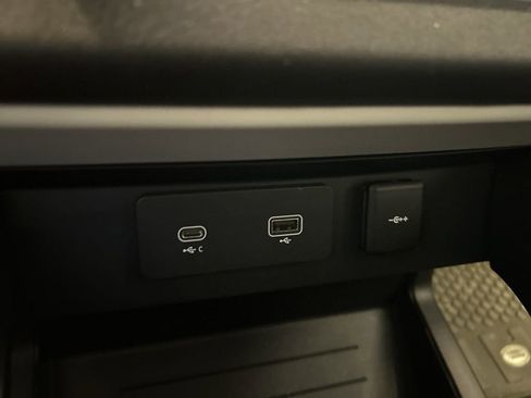 Used 2020 Land Rover Defender 110 HSE image 8