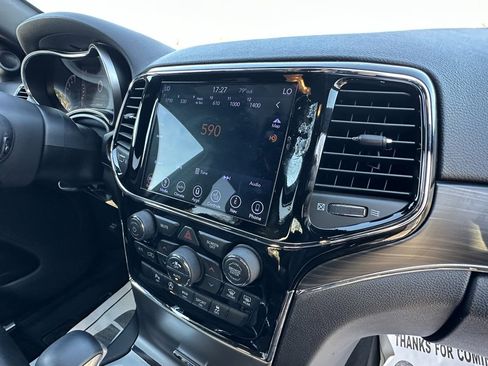 Used 2019 Jeep Grand Cherokee Limited image 11