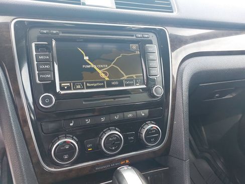 Used 2015 Volkswagen Passat TDI SEL Premium FWD image 19