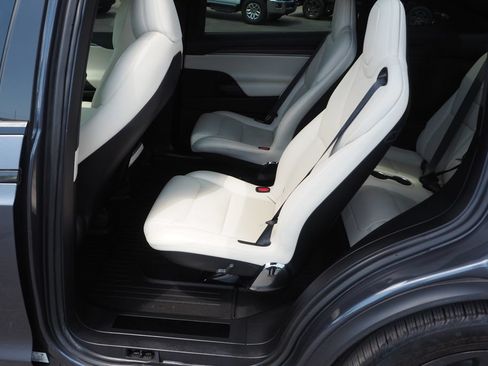 Used 2023 Tesla Model X AWD/4WD image 17