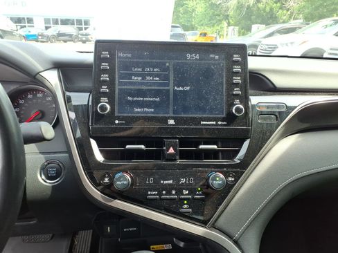 Used 2022 Toyota Camry XSE FWD image 11