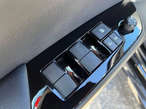 Certified 2022 Toyota Prius LE FWD image 36