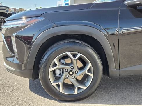 Certified 2025 Chevrolet Trax LT FWD image 9