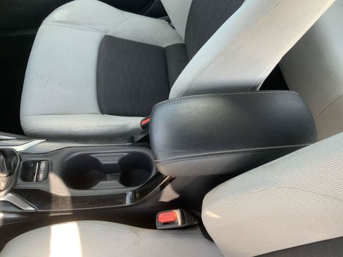 Used 2019 Toyota Corolla SE w/ Carpet Mat Package FWD image 37