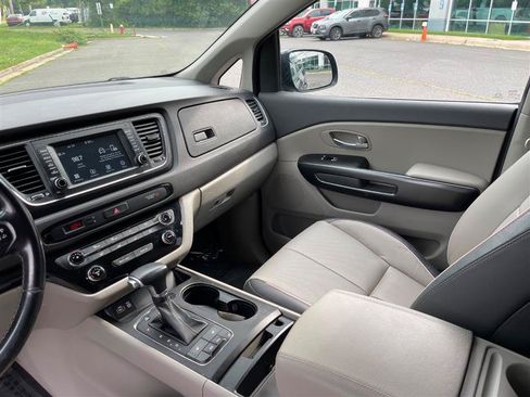 Used 2017 Kia Sedona LX w/ LX Essentials Premium Package FWD image 90