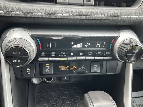 Used 2022 Toyota RAV4 XLE Premium AWD/4WD image 17