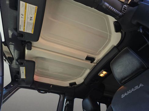 Used 2018 Jeep Wrangler Unlimited Sahara w/ Connectivity Group image 27