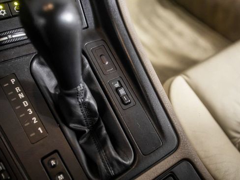 Used 1993 BMW 850Ci RWD image 32