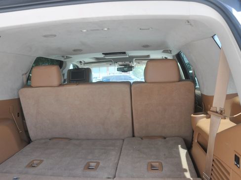 Used 2015 Cadillac Escalade Platinum RWD image 34