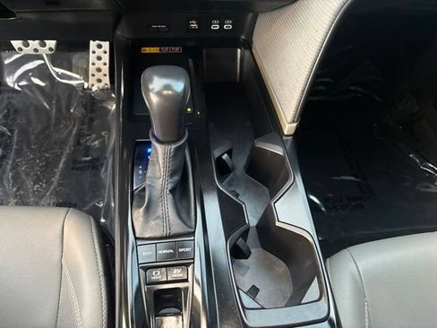 Used 2025 Toyota Camry SE w/ Convenience Package FWD image 33