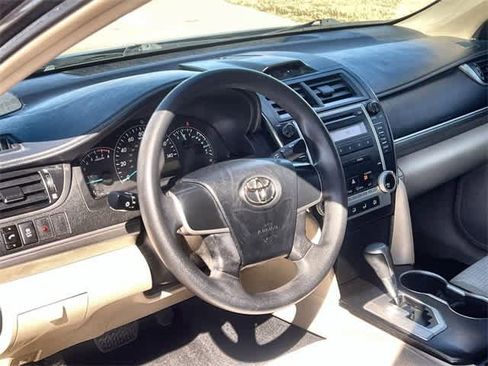 Used 2012 Toyota Camry L image 15