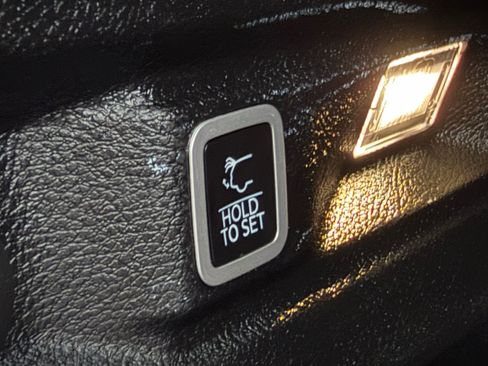 Used 2022 Jeep Grand Cherokee L Laredo w/ Luxury Tech Group I image 30