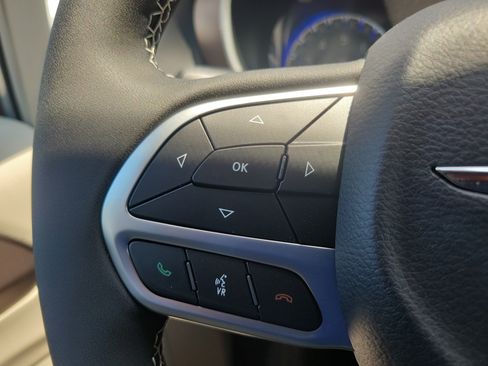 Used 2023 Chrysler Voyager LX FWD image 17
