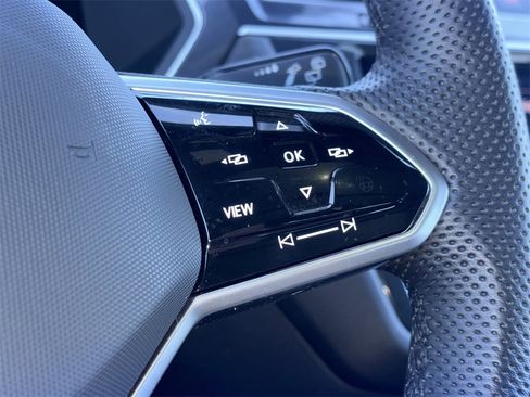 Certified 2024 Volkswagen Tiguan SE R-Line image 15