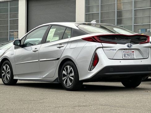 Used 2017 Toyota Prius Prime Advanced image 6