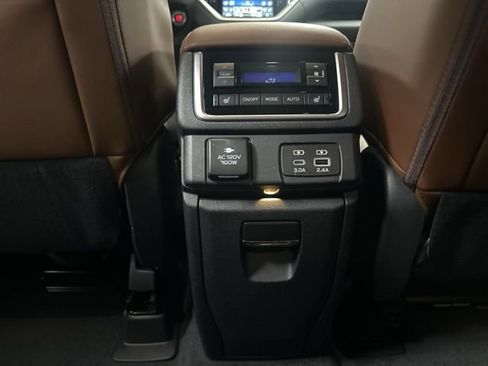 Used 2025 Subaru Ascent Touring w/ Popular Package #2 AWD/4WD image 21
