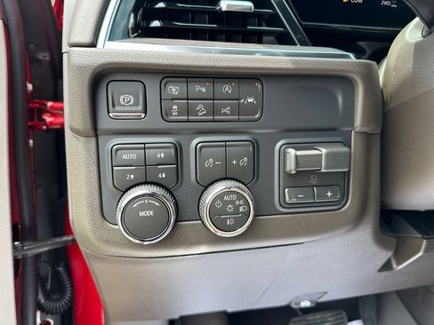 New 2026 Chevrolet Suburban LT w/ Comfort Package AWD/4WD image 17