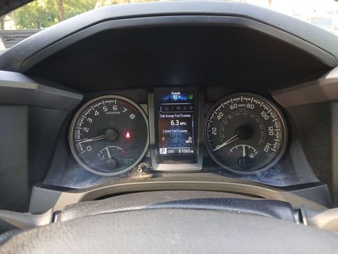 Used 2021 Toyota Tacoma TRD Off-Road w/ TRD Premium Off Road Package AWD/4WD image 30