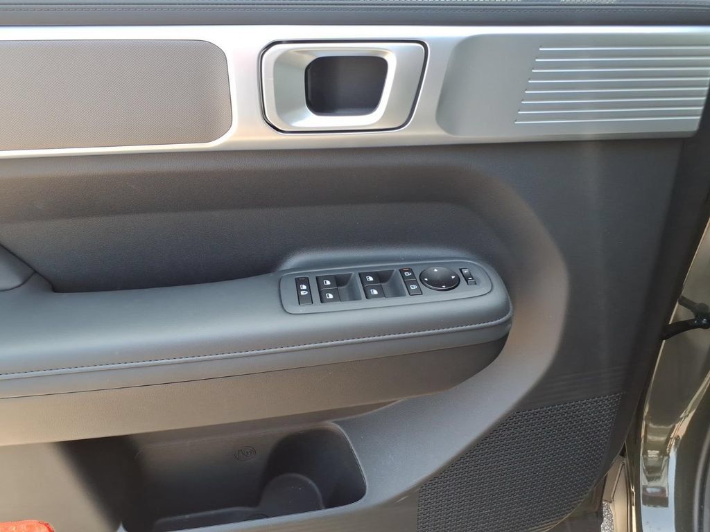 Used 2026 Hyundai Santa Fe SEL AWD/4WD image 15