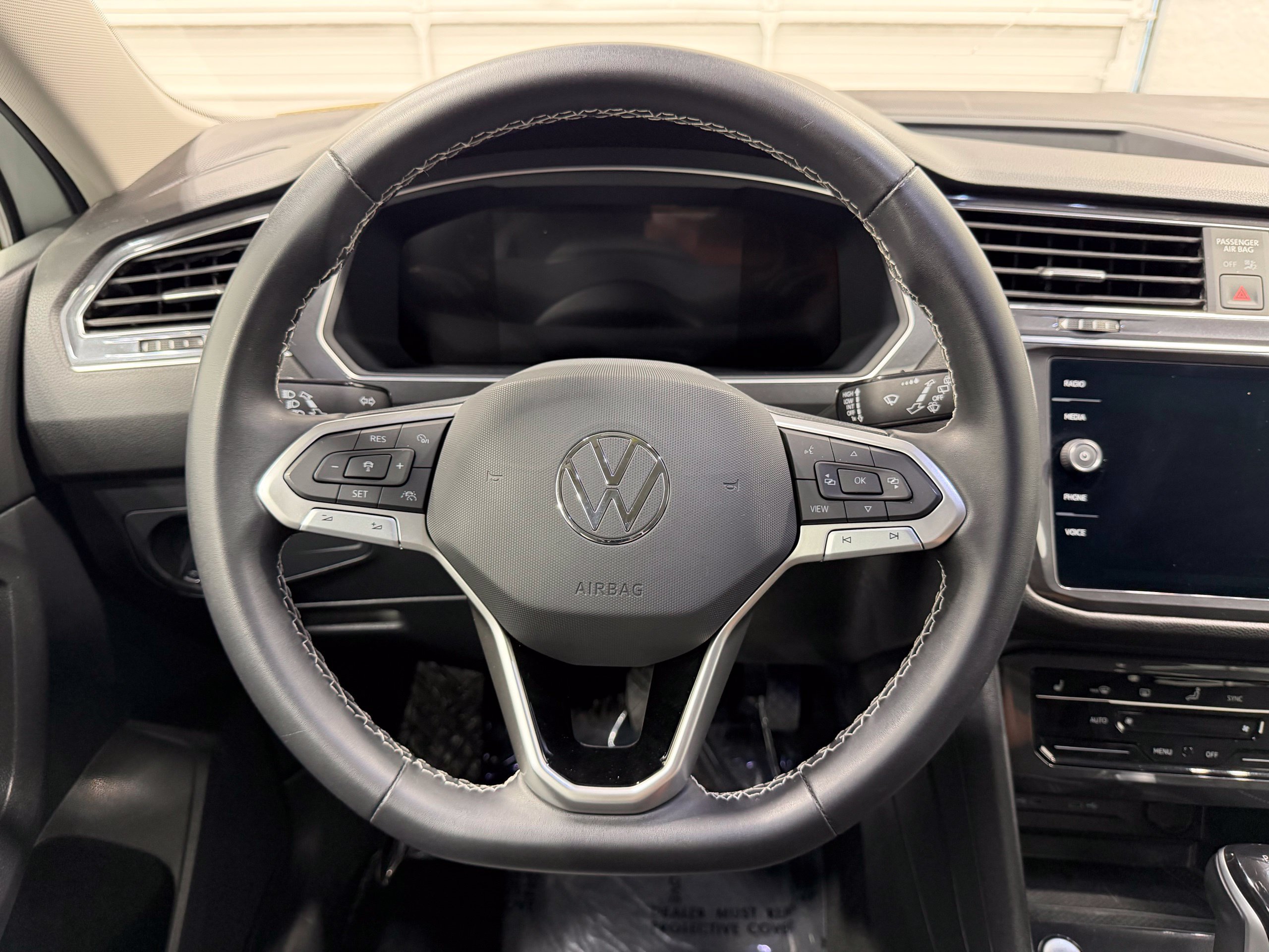 Used 2023 Volkswagen Tiguan SE FWD image 34