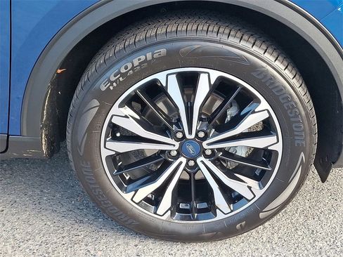 Certified 2022 Ford Escape SE w/ SE Sport Appearance Package image 9