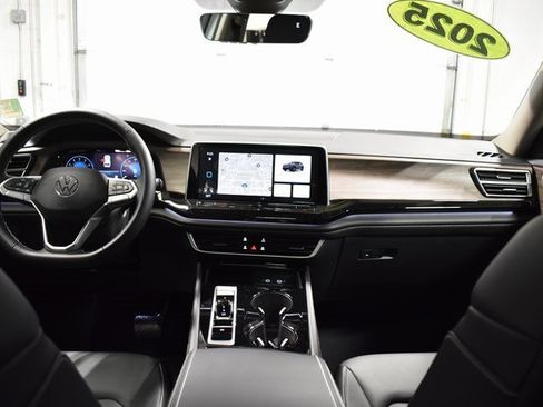 New 2025 Volkswagen Atlas SEL image 21