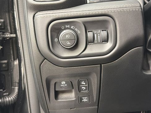 Used 2025 RAM 1500 Limited image 33