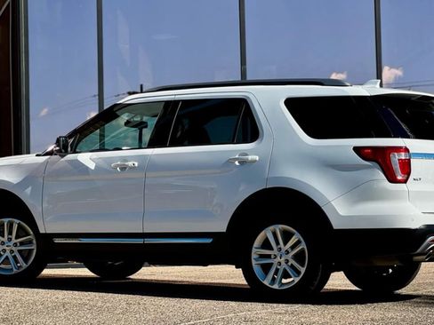 Used 2017 Ford Explorer XLT w/ Equipment Group 201A image 7