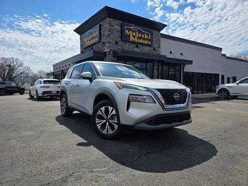 Used 2023 Nissan Rogue SV image 1