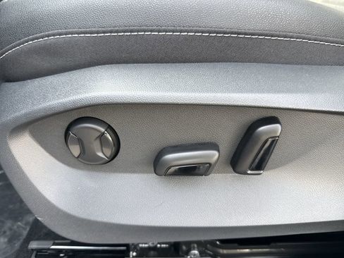 New 2026 Volkswagen Taos SE image 13