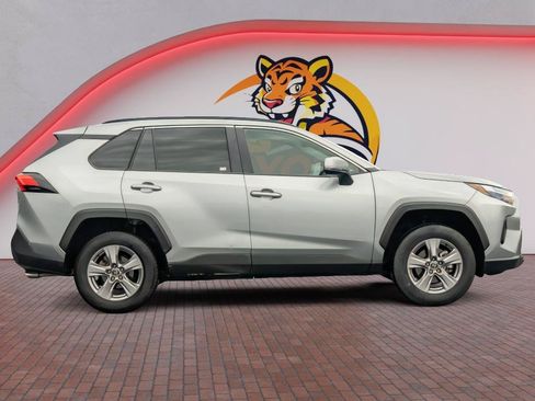 Used 2025 Toyota RAV4 XLE AWD/4WD image 4