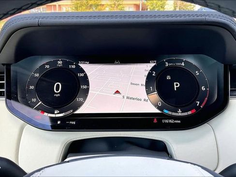 Used 2024 Land Rover Range Rover Long Wheelbase SE image 16