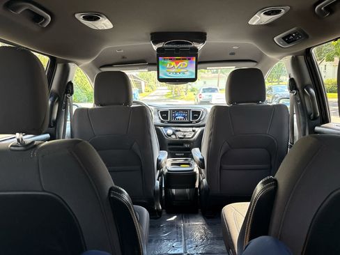Used 2019 Chrysler Pacifica Touring Plus w/ S Appearance Package FWD image 15