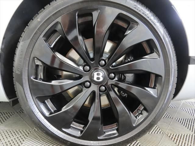 Used 2025 Bentley Flying Spur Plug-In Hybrid AWD/4WD image 31