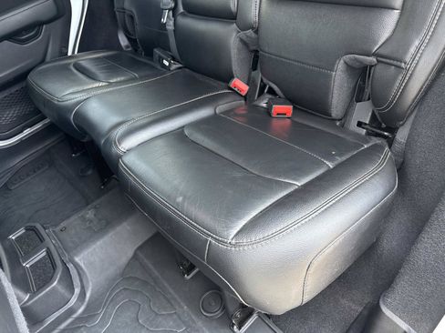 Used 2020 Jeep Wrangler Unlimited Sahara AWD/4WD image 13